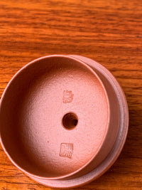 the lid mark of the yi shing teapot 