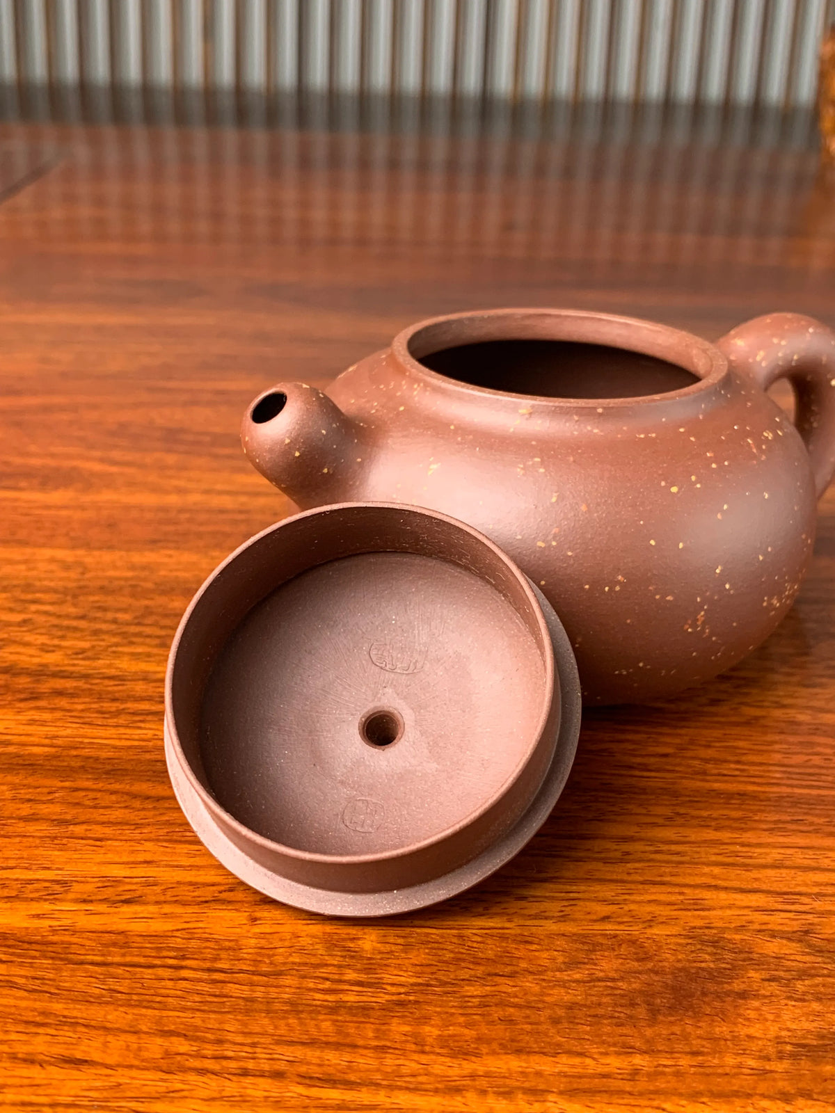 the two teapot marks in the teapot lid