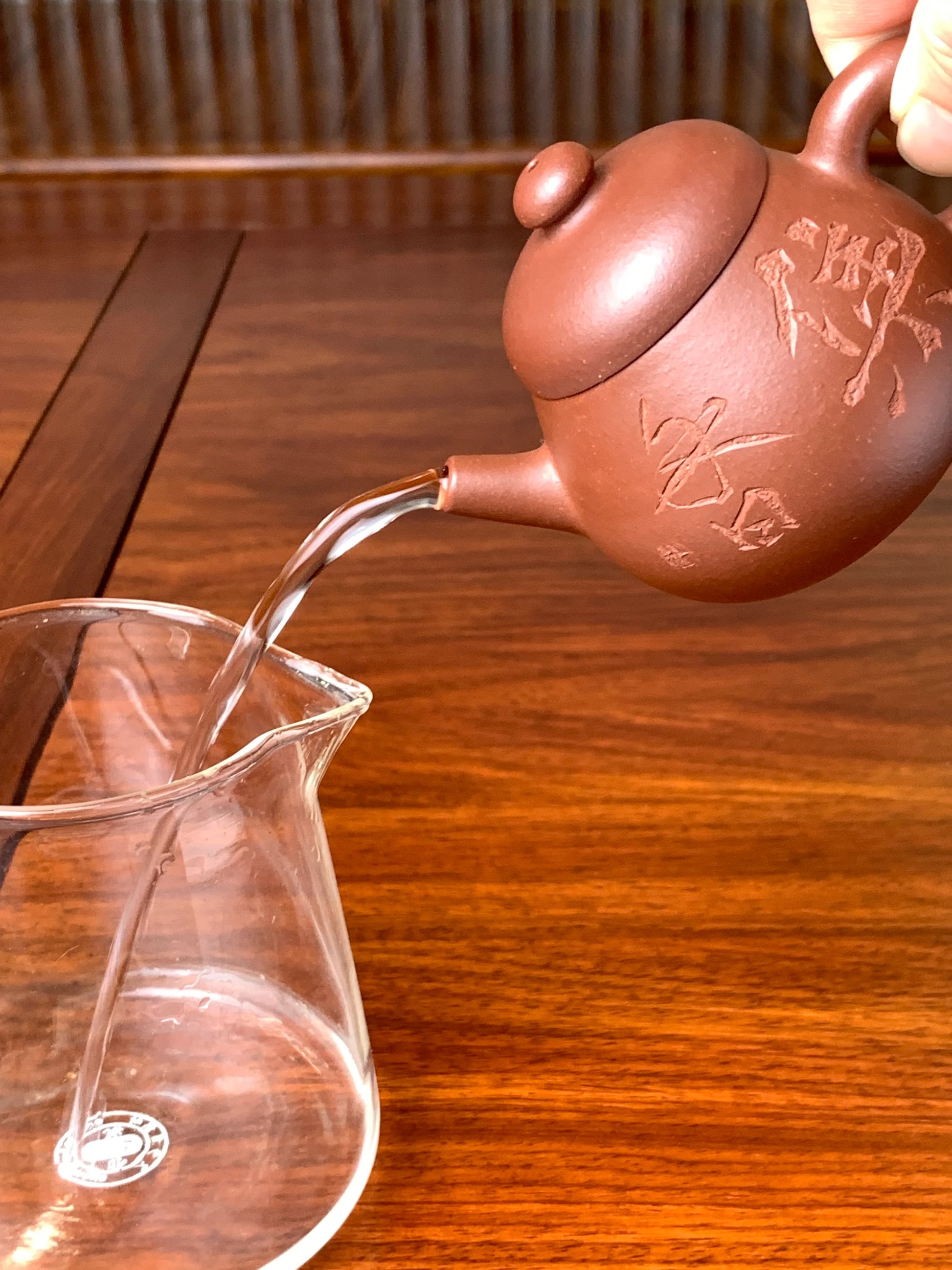 the pour of the zisha teapot is excellent