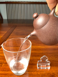 the pour of the yixing teapot is excellent