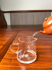 the pour of this teapot is excellent