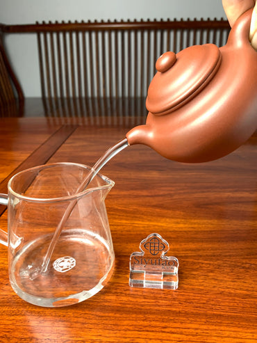 the pour of the fang gu teapot is excellent