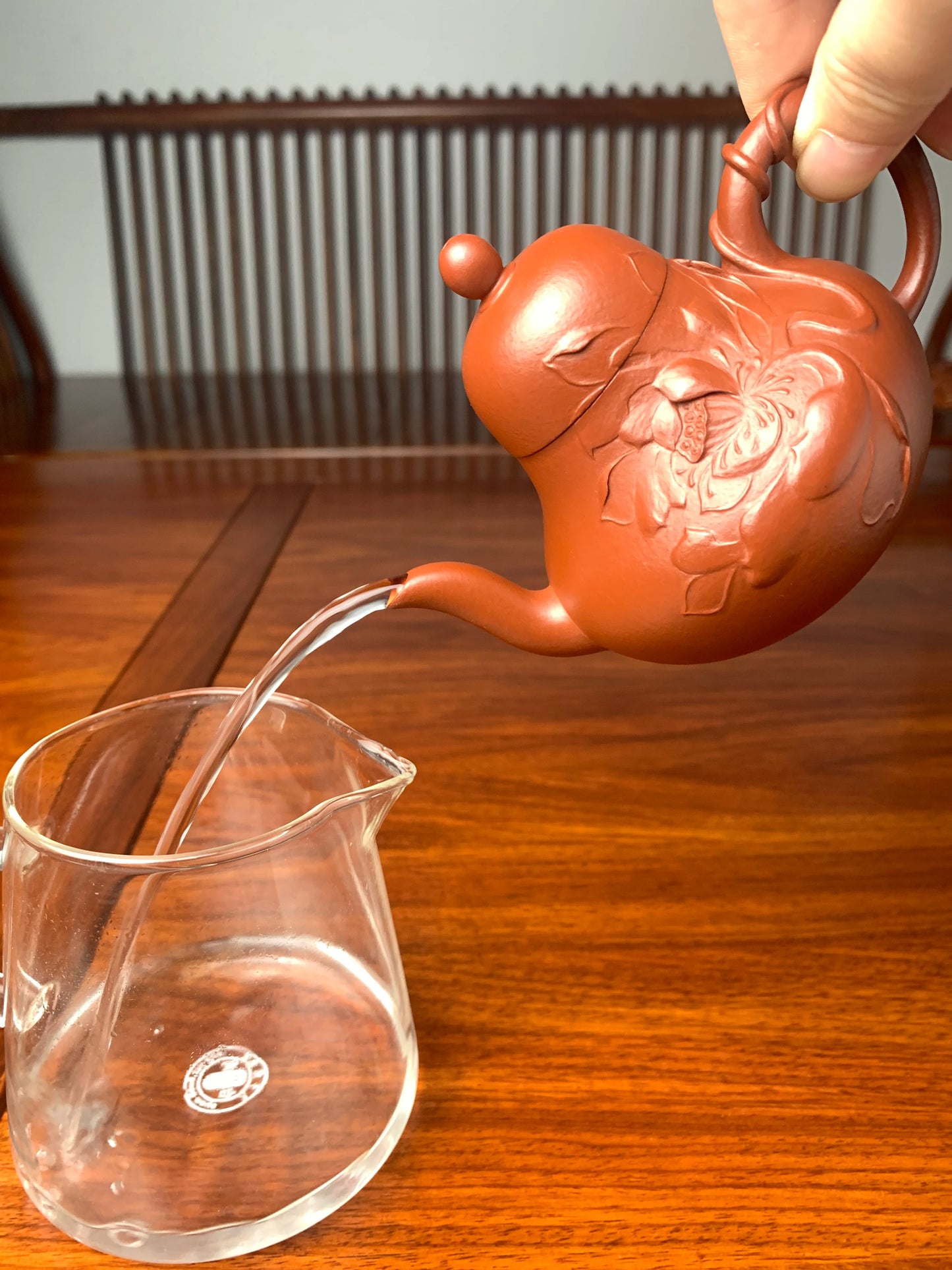 the pour of the zisha teapot is excellent