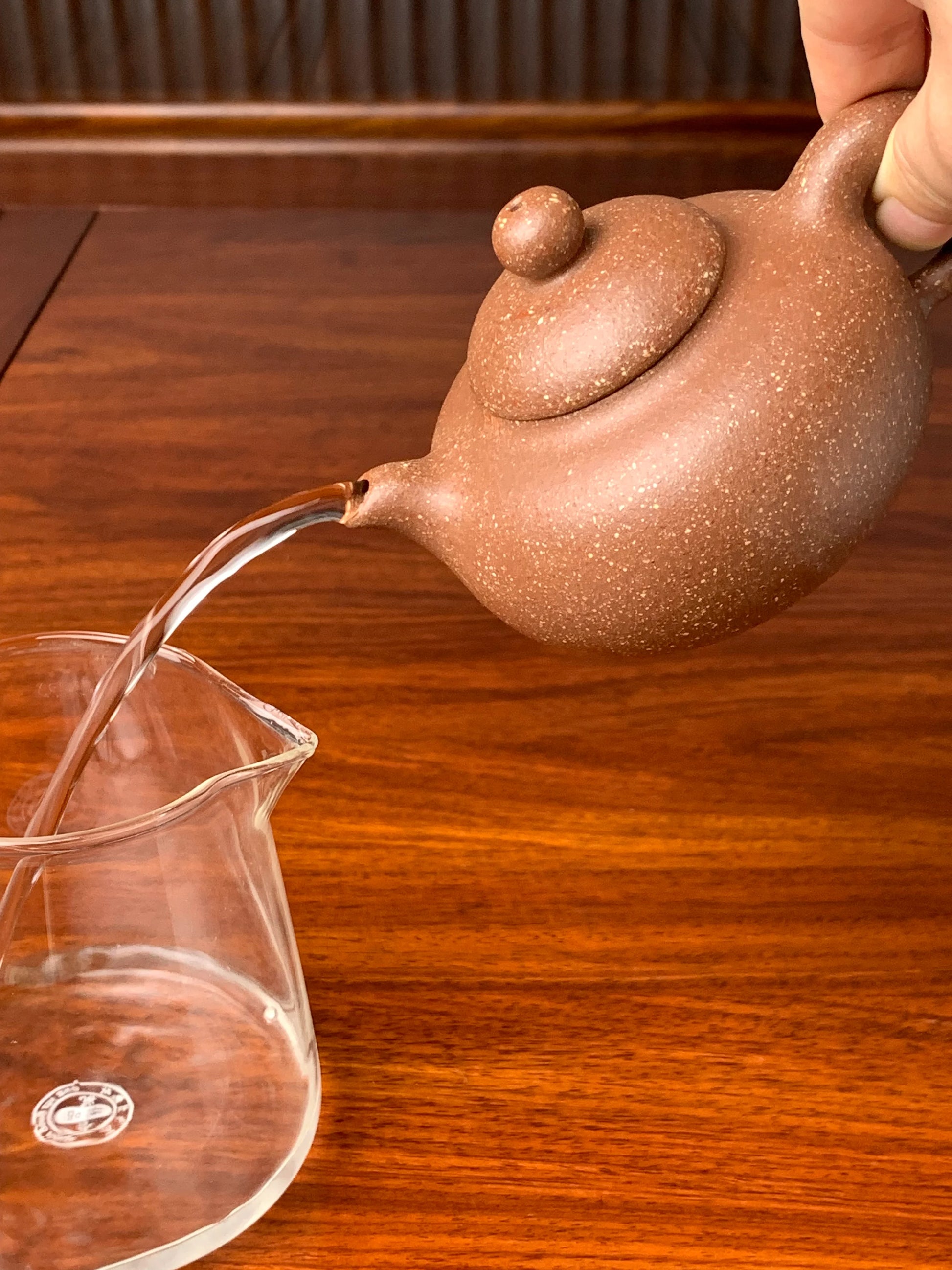 the pour of the zisha teapot is excellent