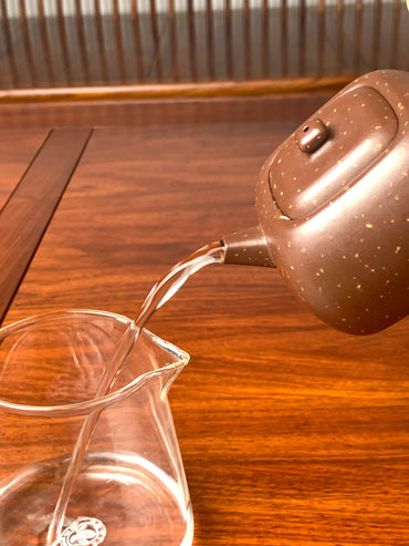 the pour of this zisha teapot is excellent