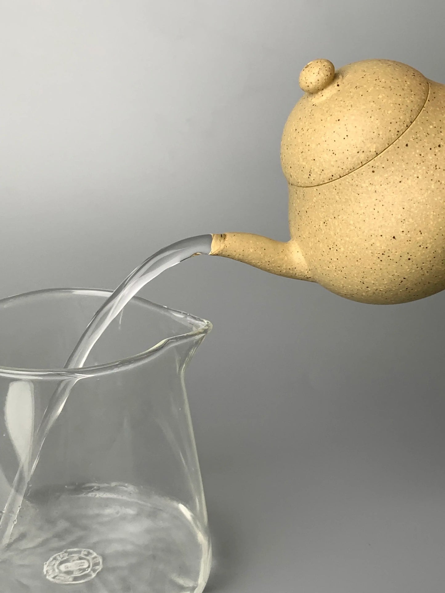 This teapot pours water very well