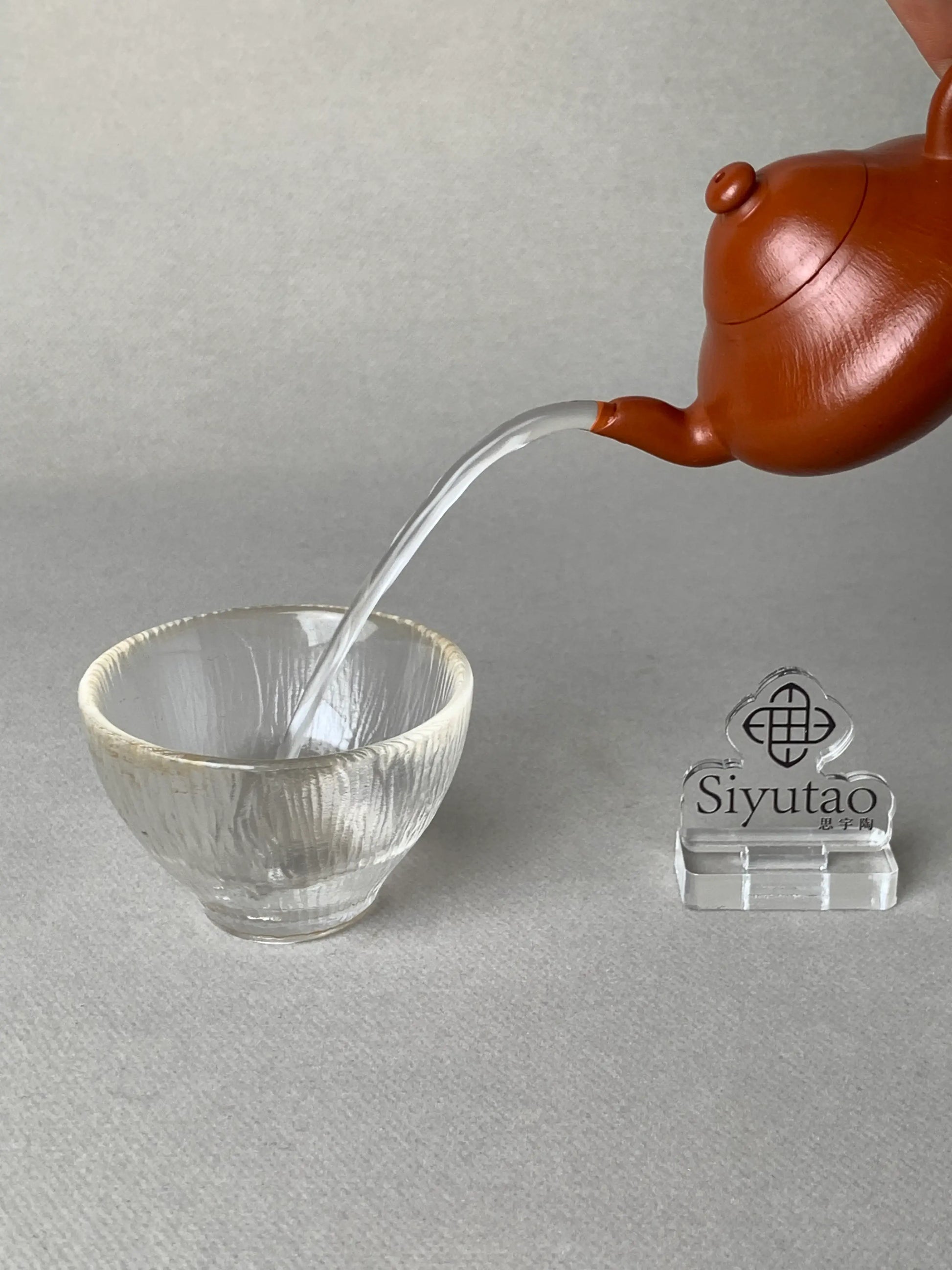 the pour of the authentic yixing teapot is excellent