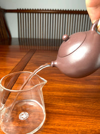 the pour of the xishi teapot is excellent