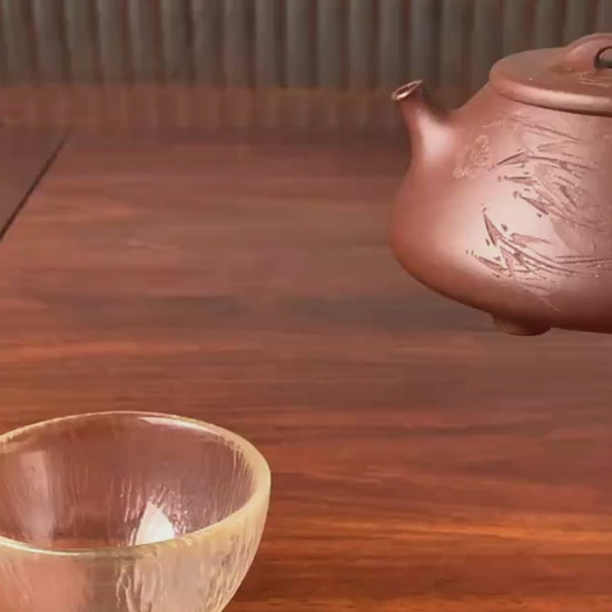 the pour of the yixing teapot is excellent