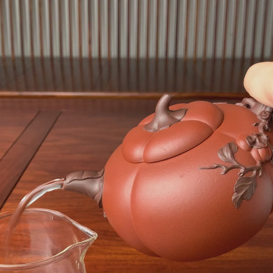 the pour of this teapot is excellent