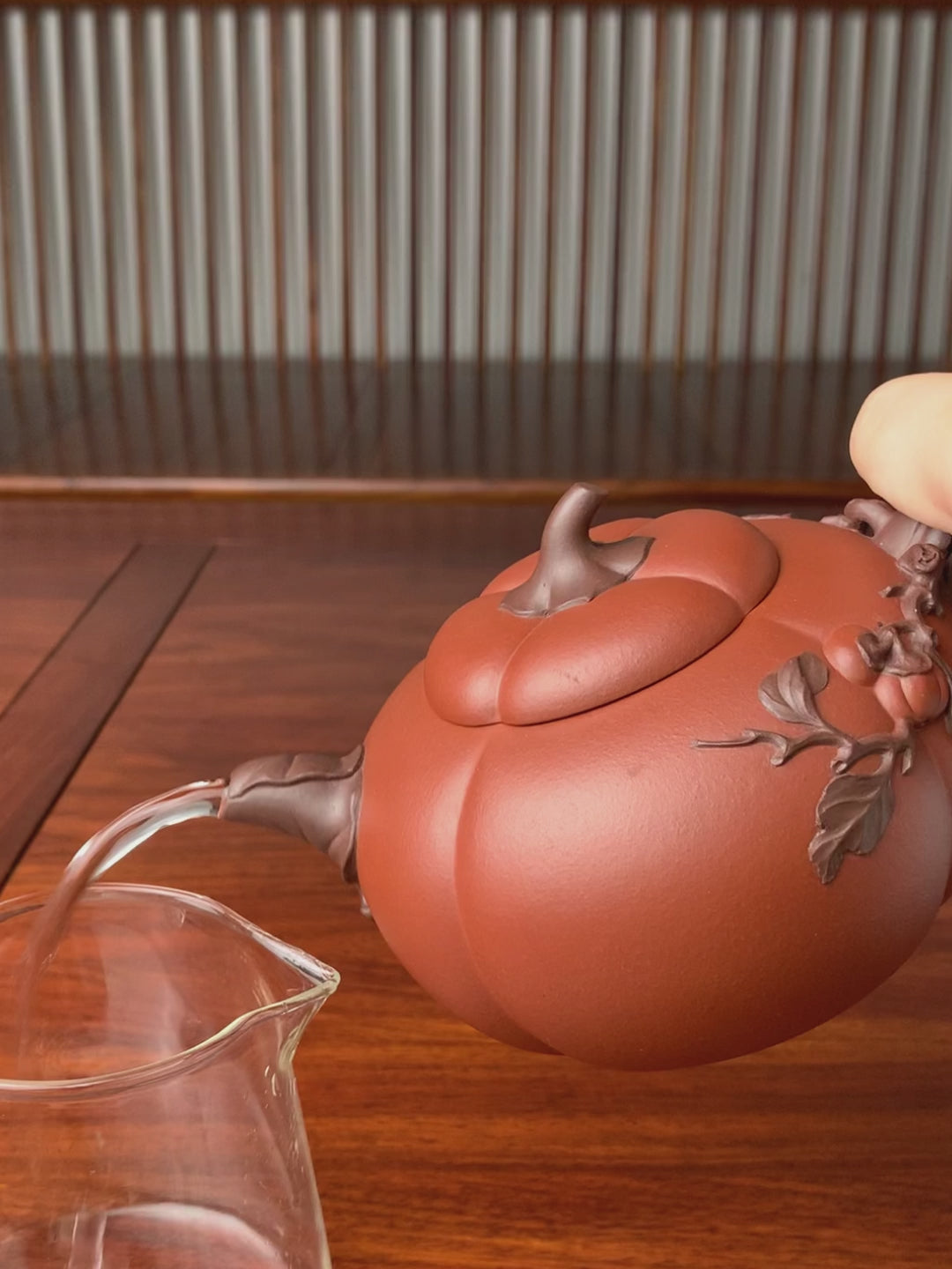 the pour of this teapot is excellent