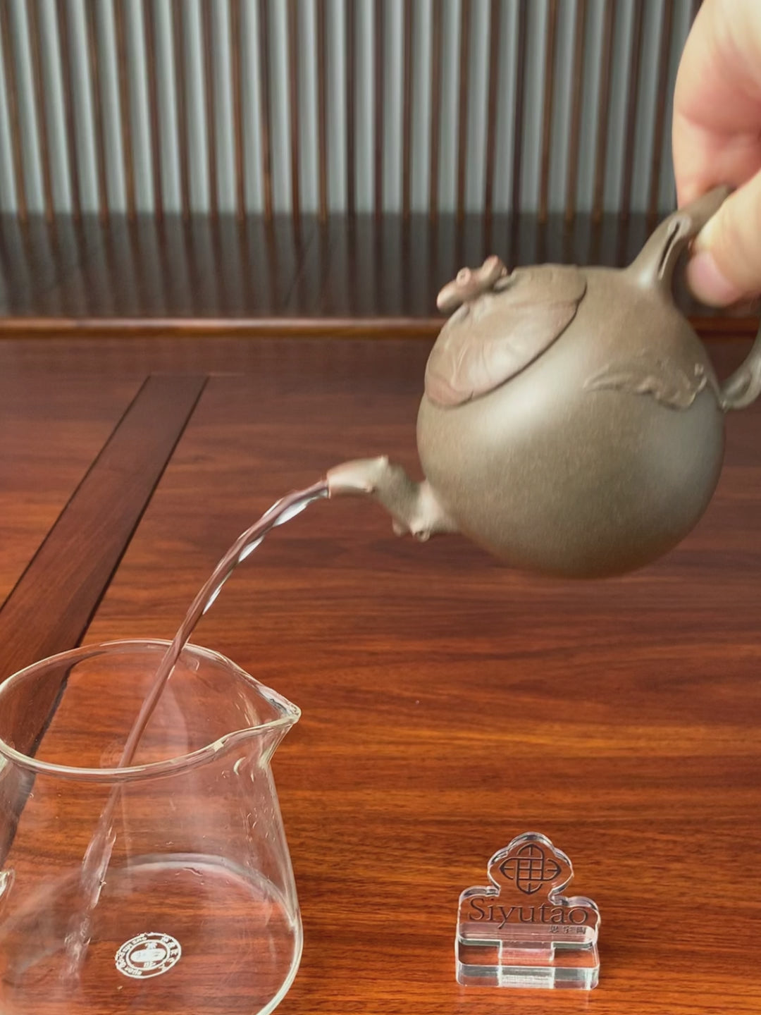 the pour of this teapot is excellent