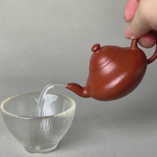 the pour of the teapot is excellent
