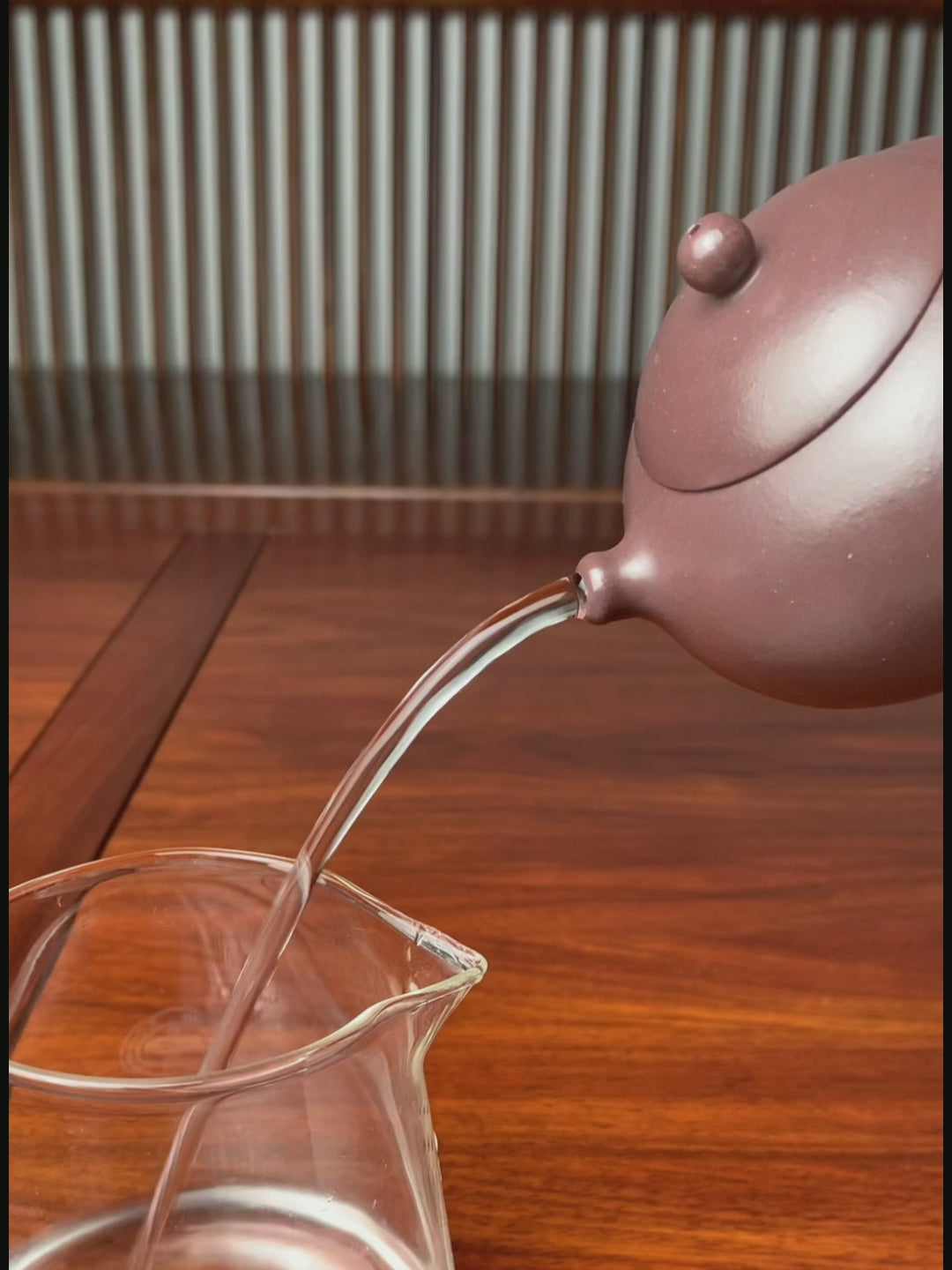 the pour of the zisha teapot is excellent