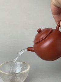 the pour of the collectible teapot is excellent
