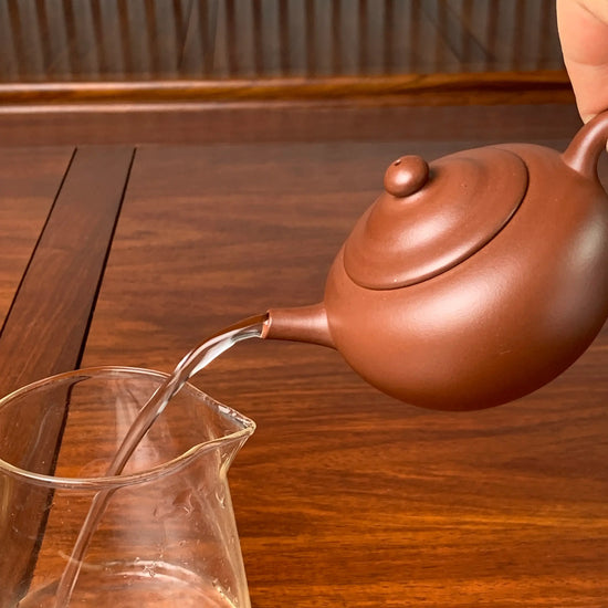 the pour of this teapot is excellent