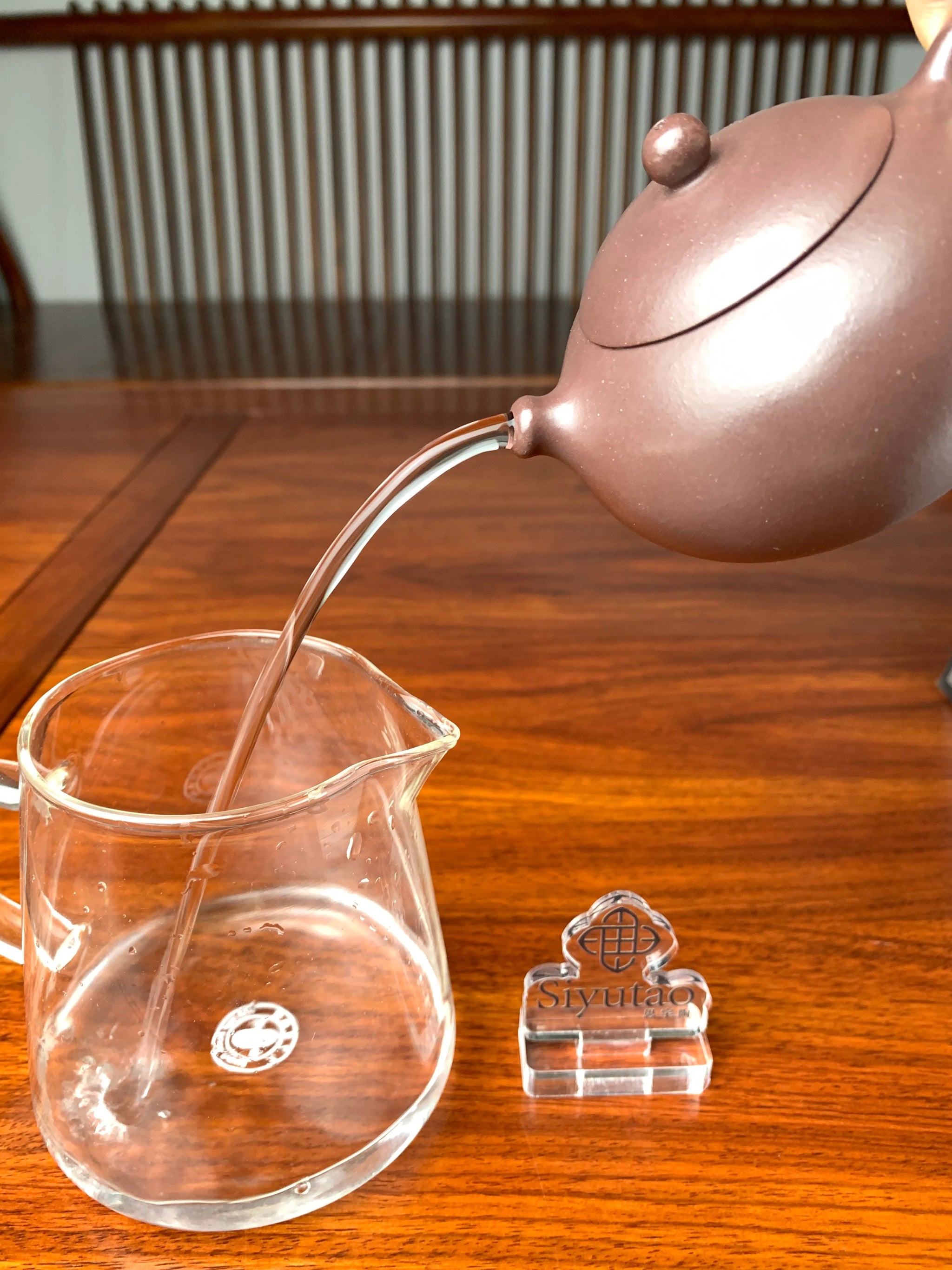 the pour of this xi shi teapot is excellent