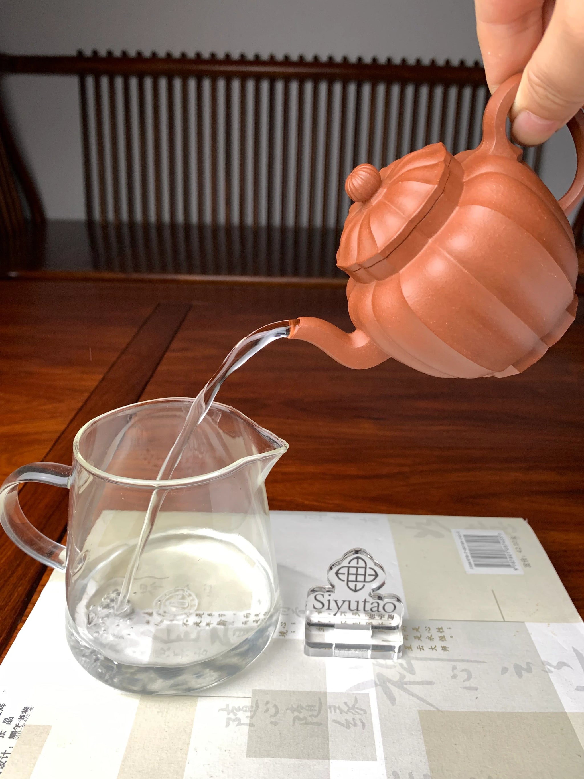the pour of this teapot is excellent