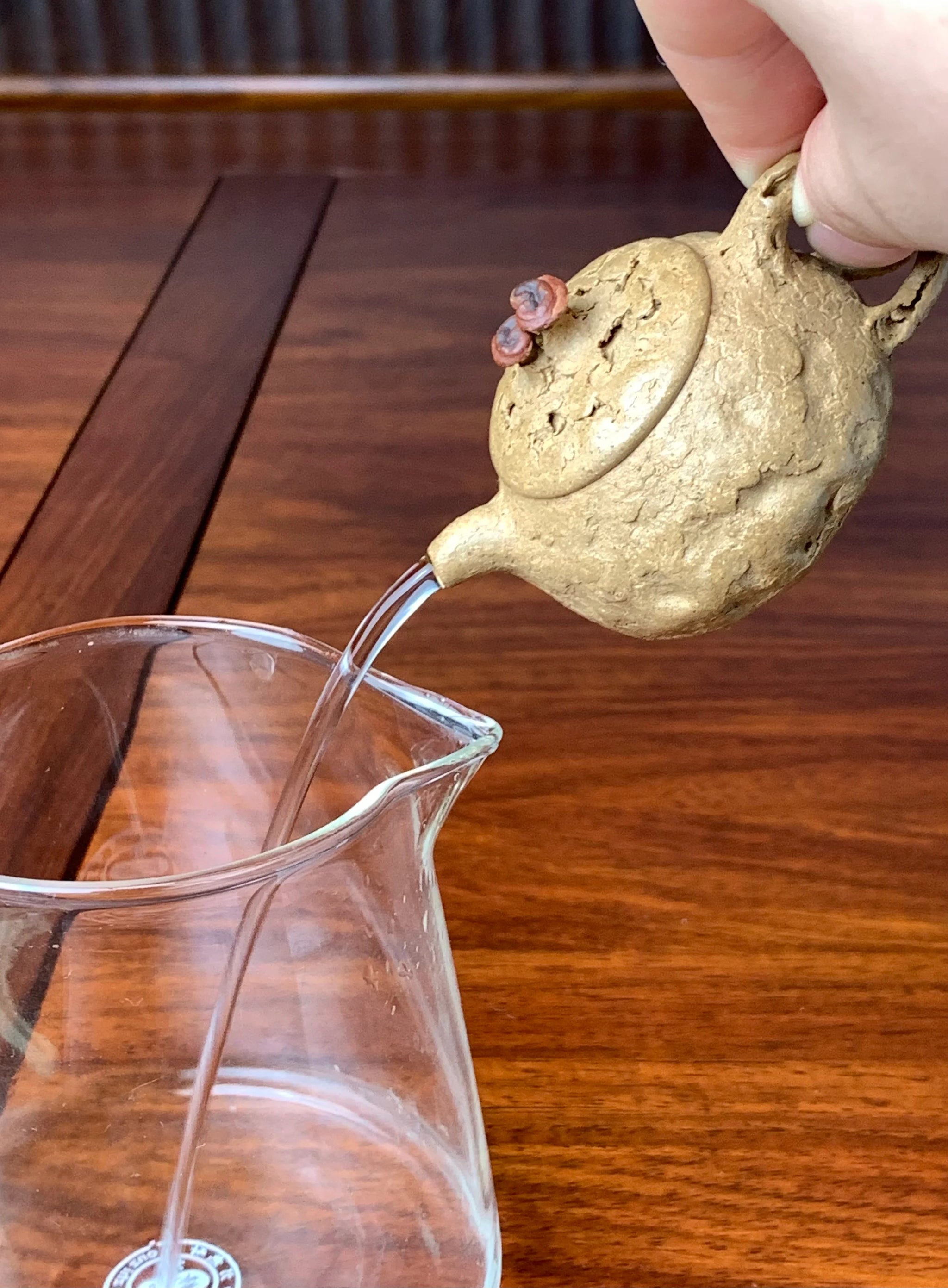 the excellent pour of the teapot