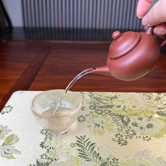 the perfect pour of the small yixing teapot shui ping