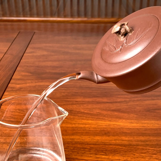 the pour of the teapot is excellent