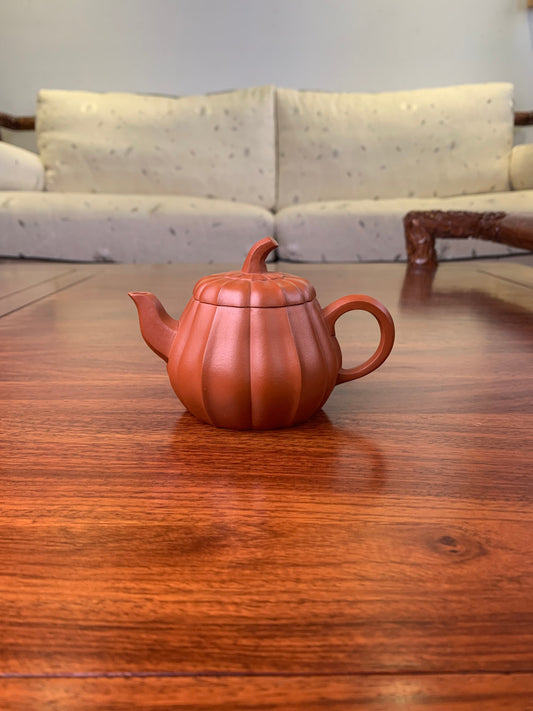 Pumpkin teapot collectible vintage teapot front