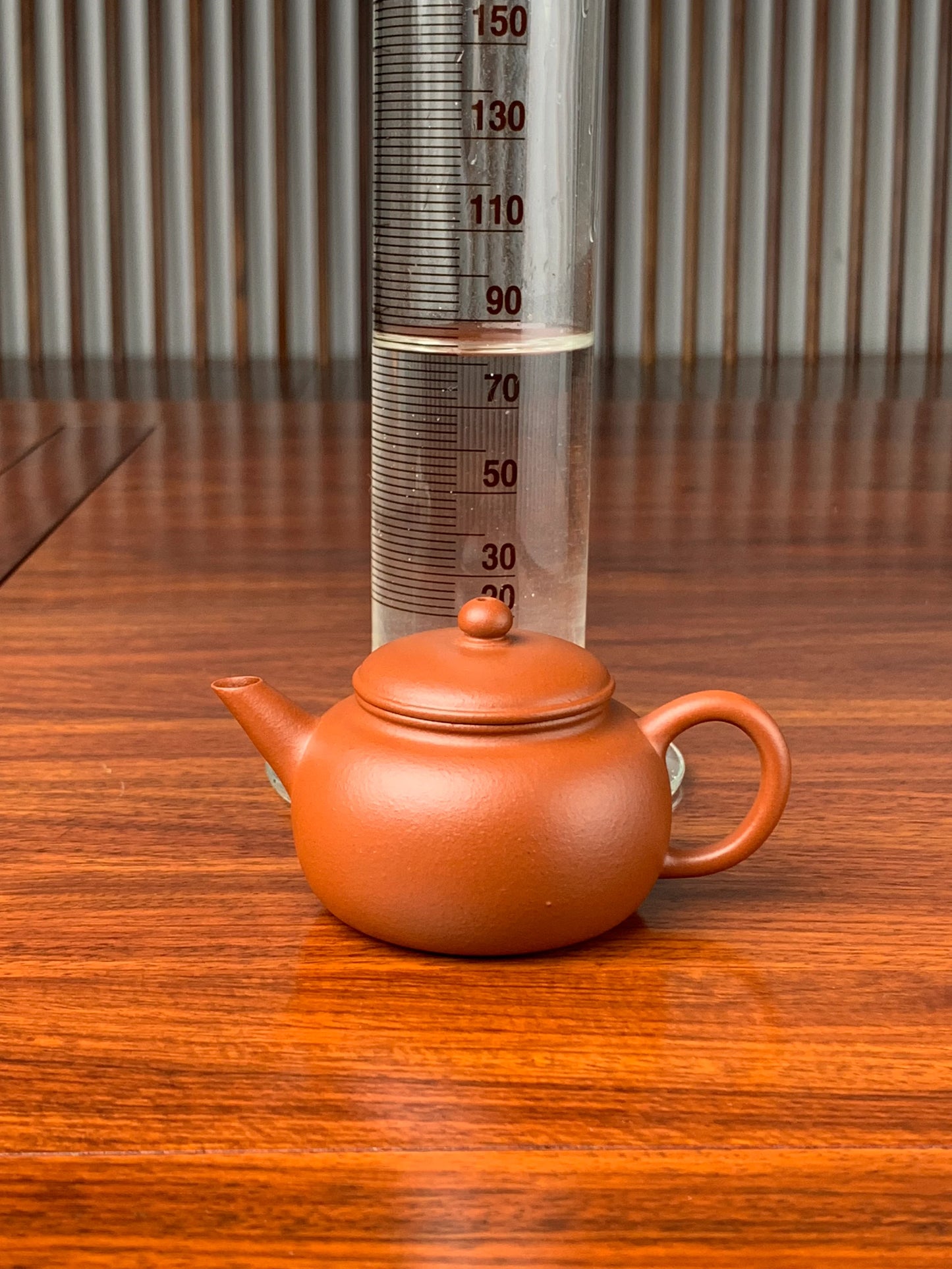 the size of the yi shing teapot is 82ml