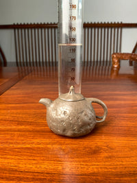the capacity of the collectible teapot is 125ml