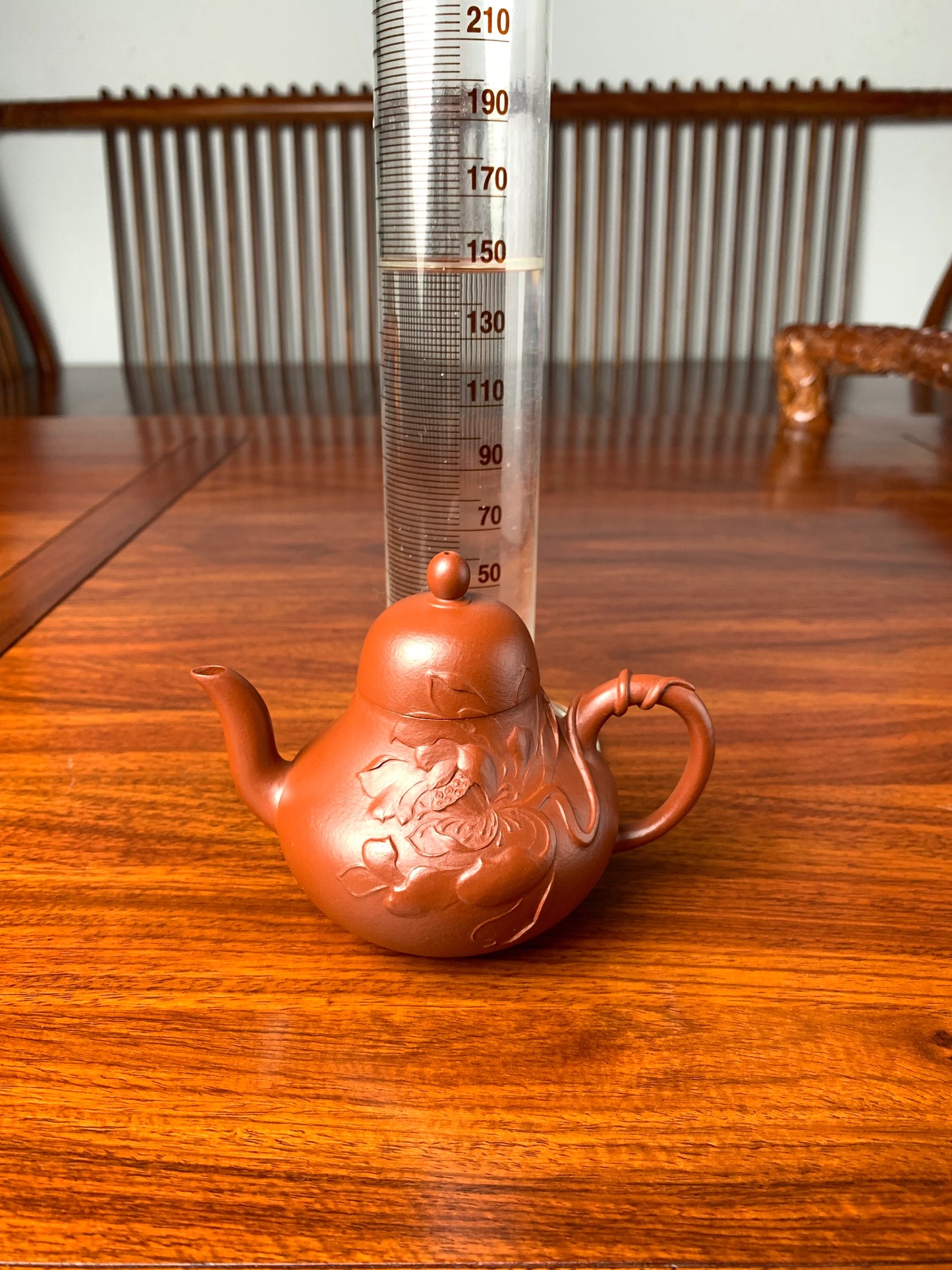 the capacity of the si ting zisha teapot is 150ml
