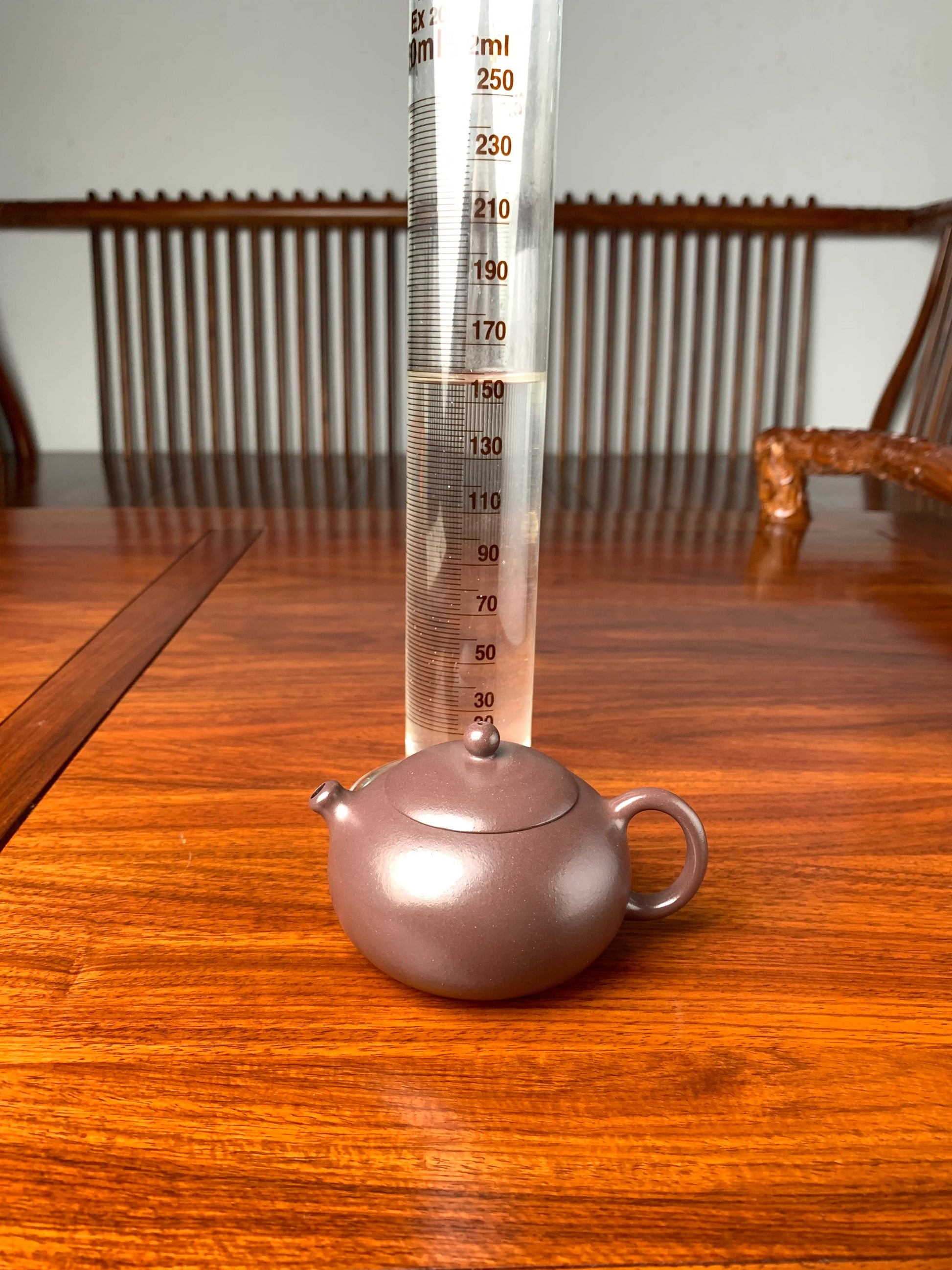 the capacity of the zisha teapot is 158ml