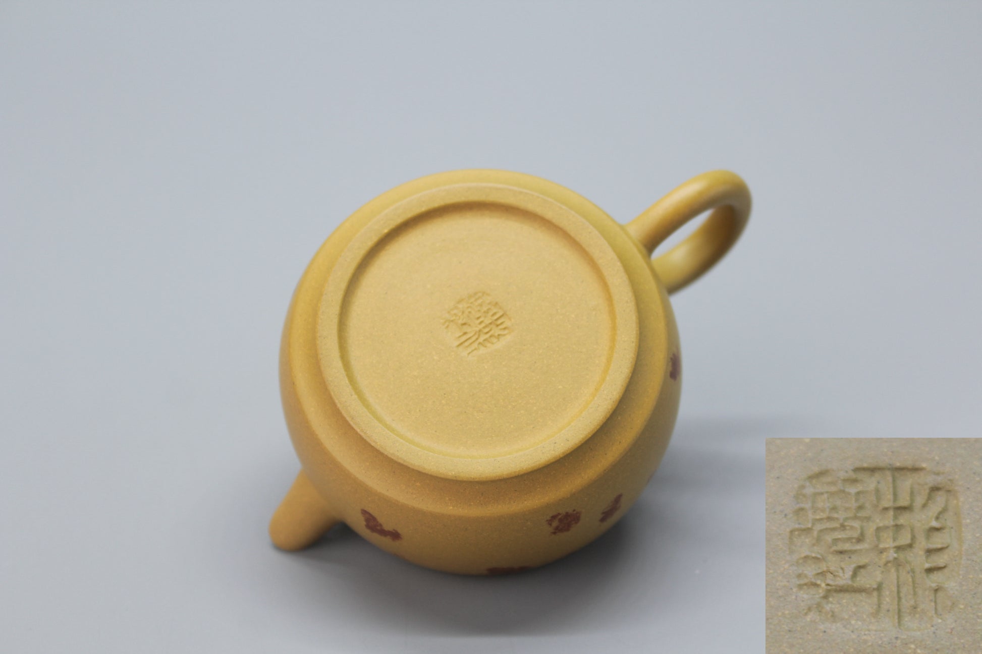 A cute small teapot for one bottom
