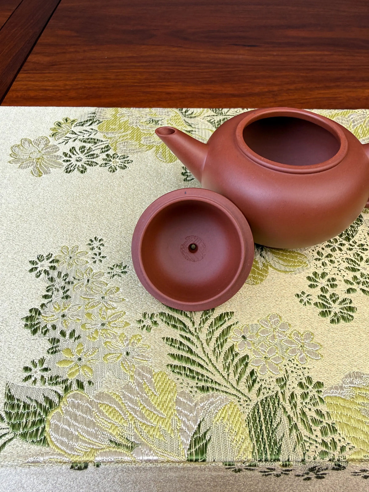 teapot mark of potter yuan ting in the lid