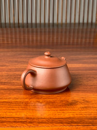 The right side view of the small Yixing teapot called Zhu Chu