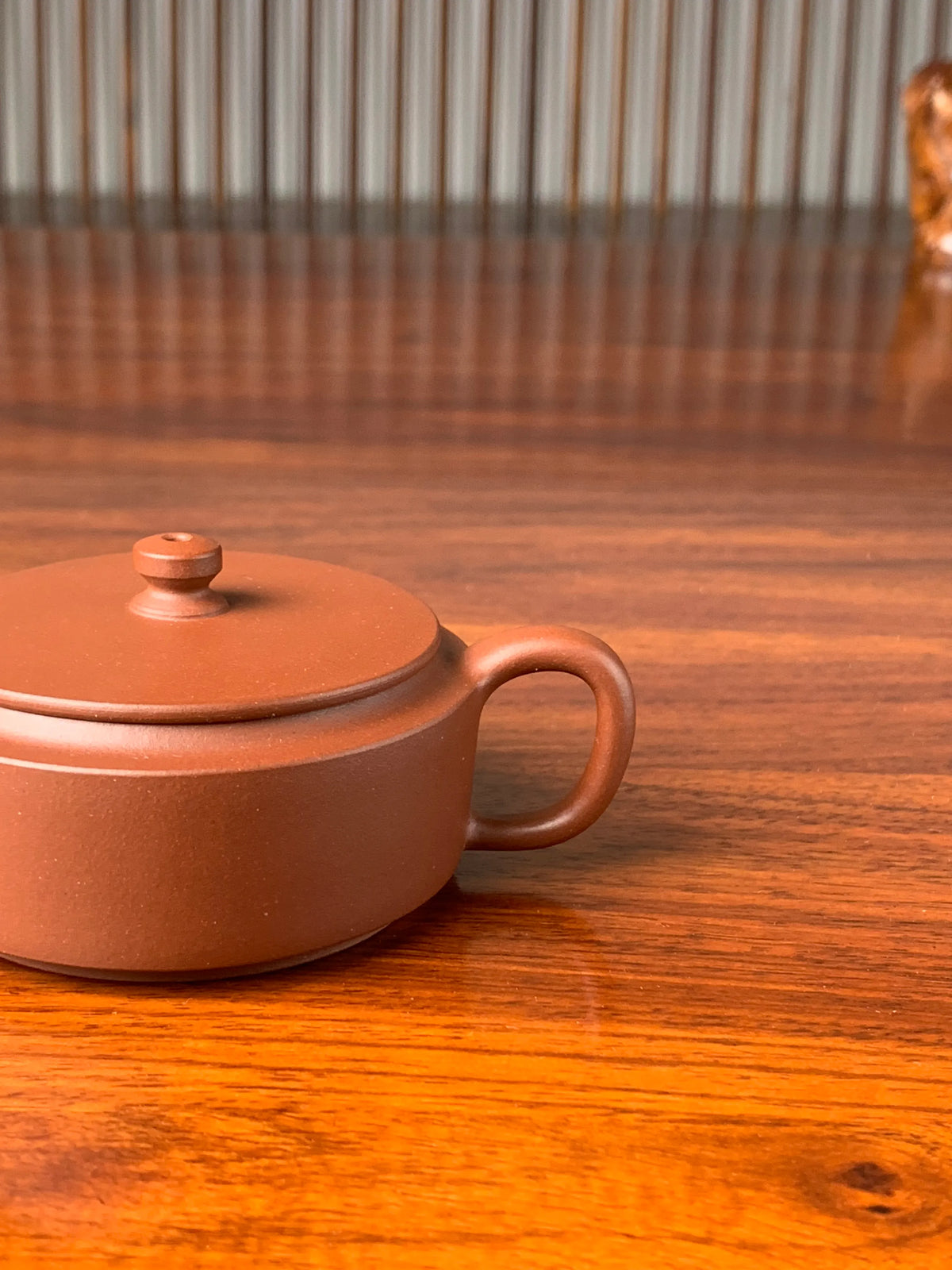 the handle of the small yixing teapot han wa