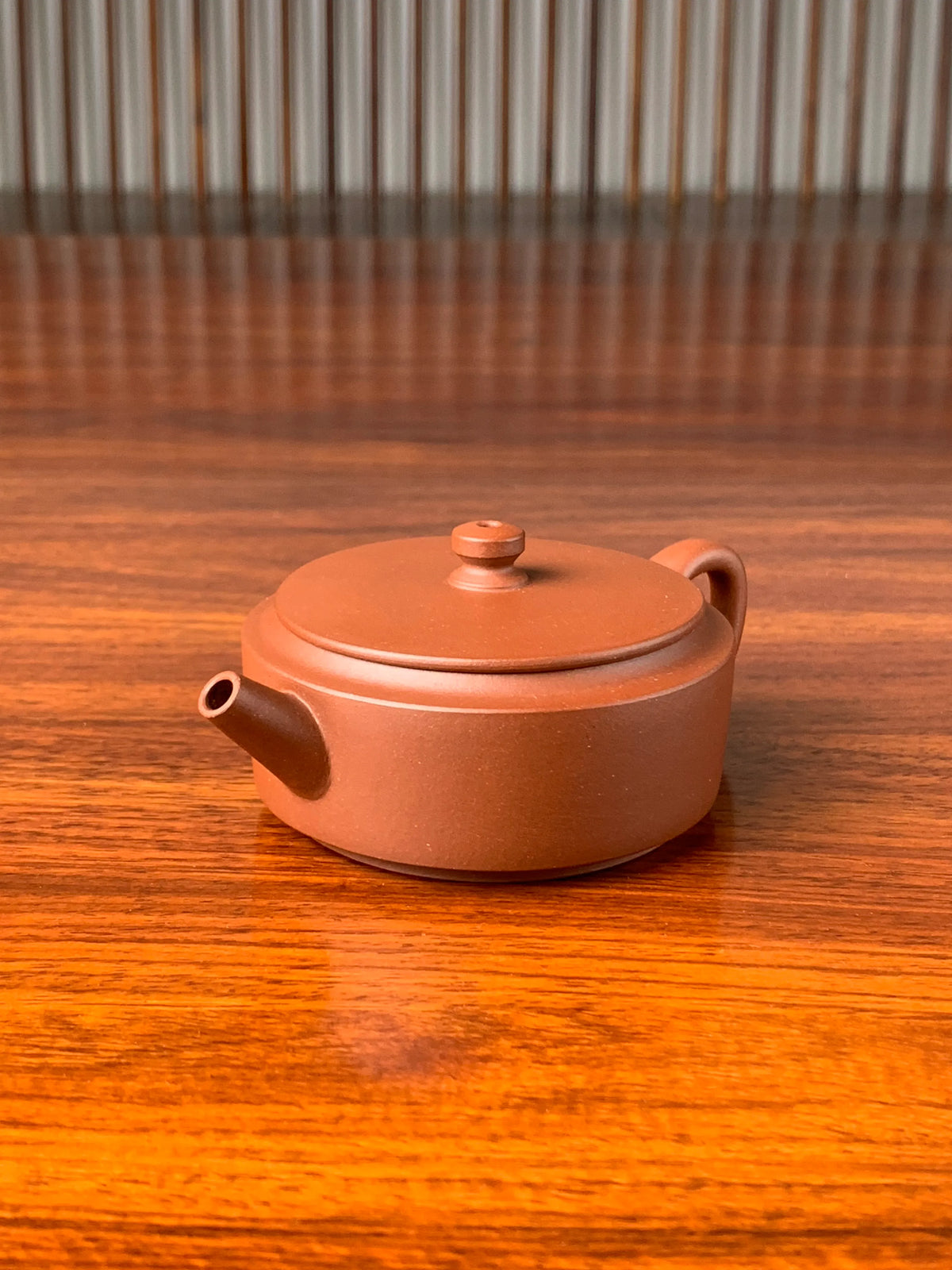 the right view of the small yixing teapot han wa
