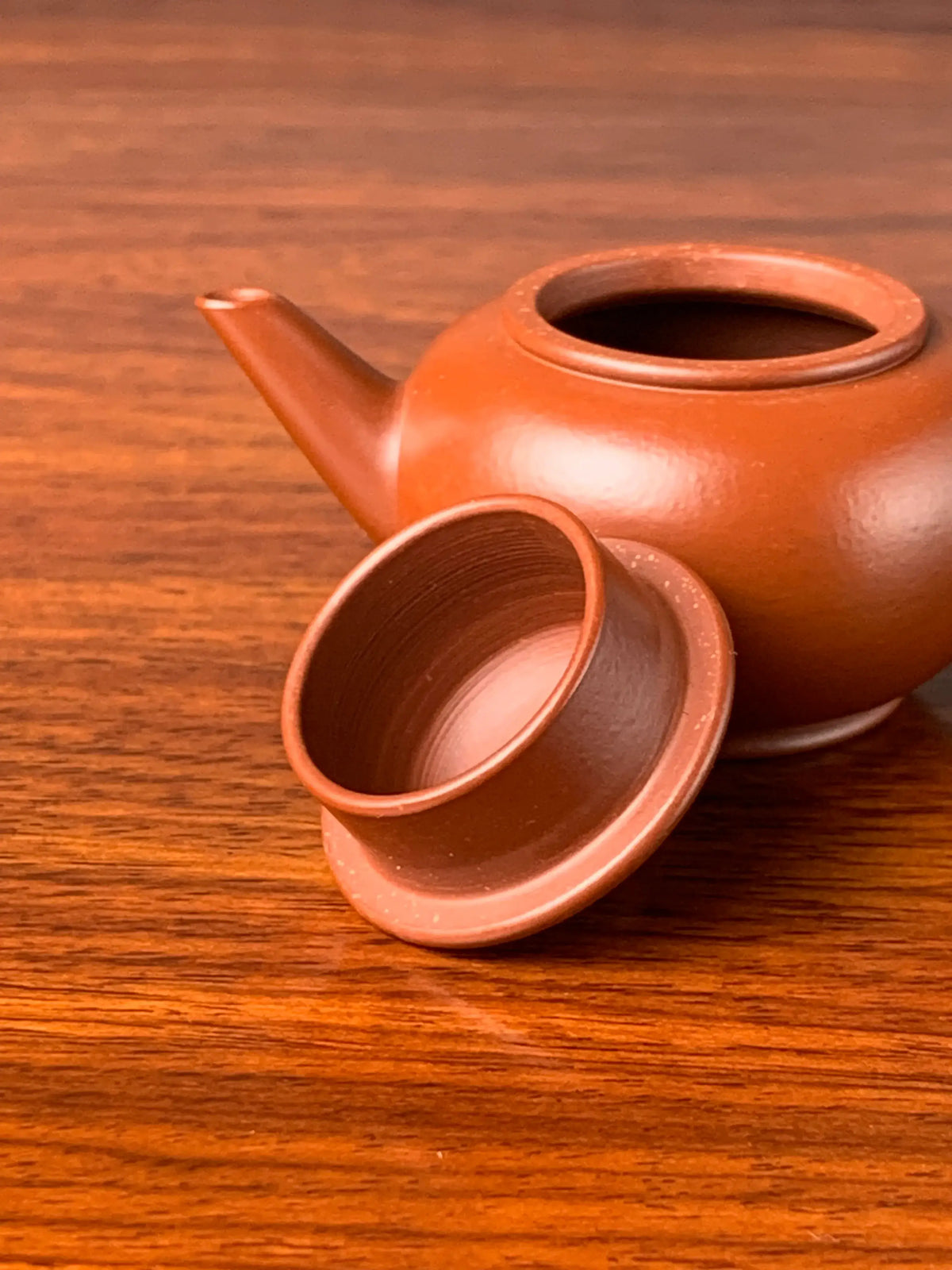 A close-up look at the small yixing teapot’s lid and body