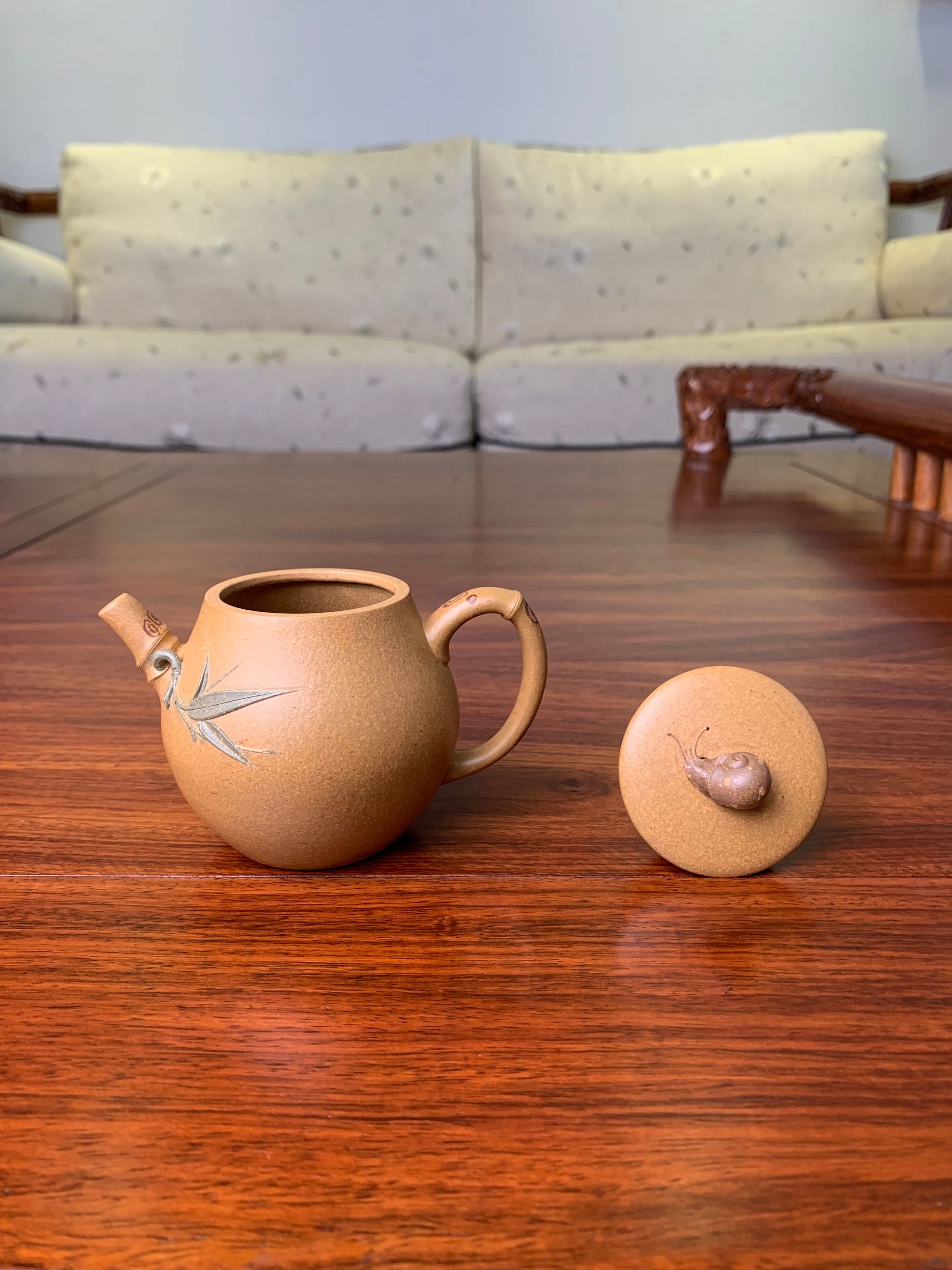 Handmade pottery teapot snail teapot fully handmade details 2