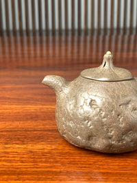 the spout of the gong chun teapot