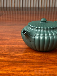 the spout of the teapot zisha yun bian
