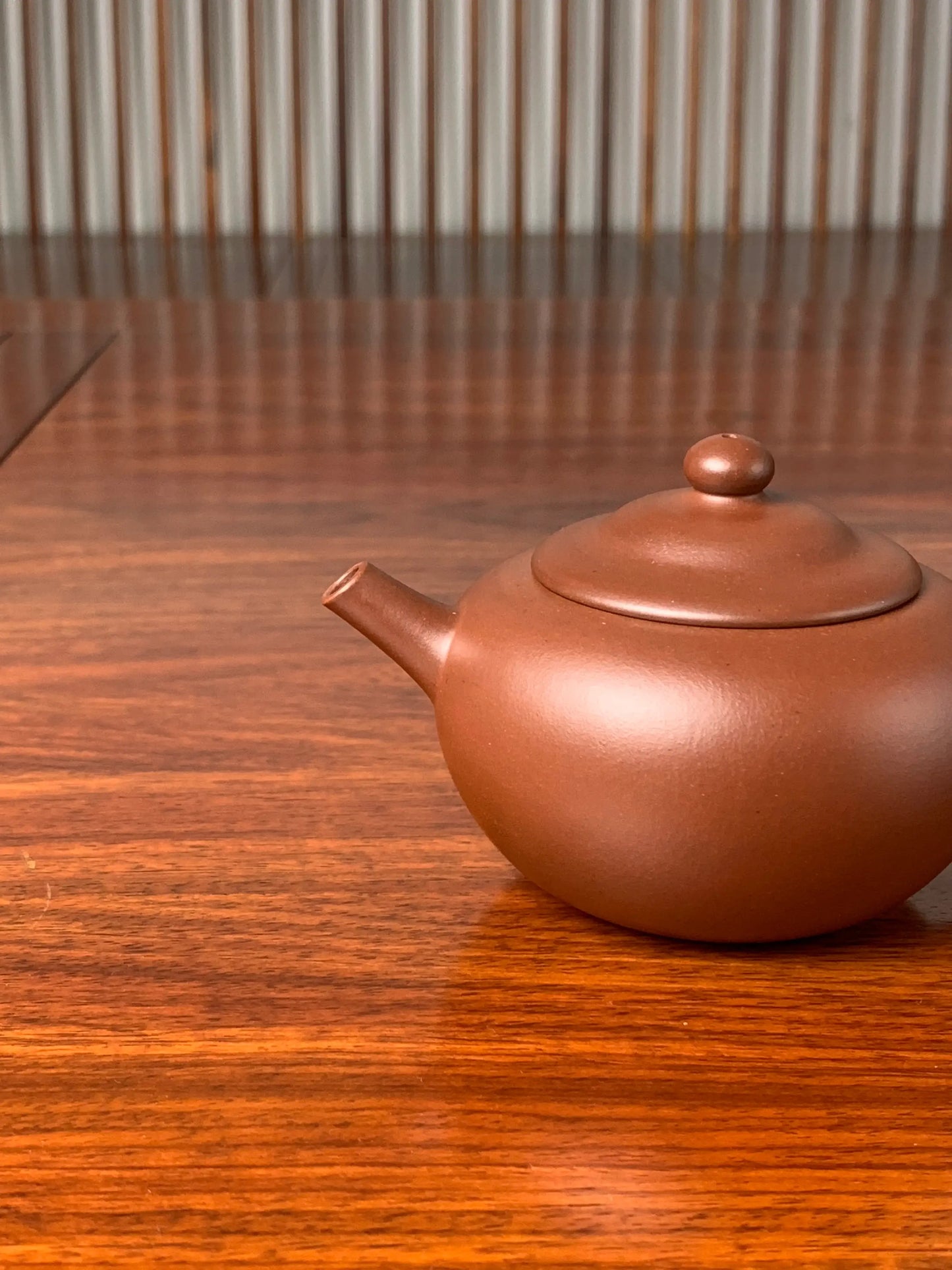 the spout of the yixing teapot shape yuan zhu