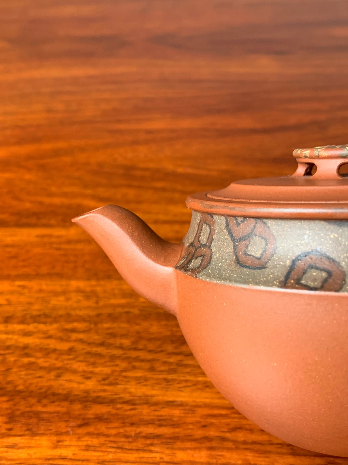 the spout of the yixing zisha clay teapot