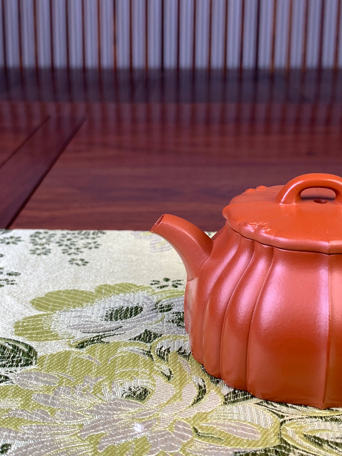 the spout of the yixing zisha clay teapot lian yun
