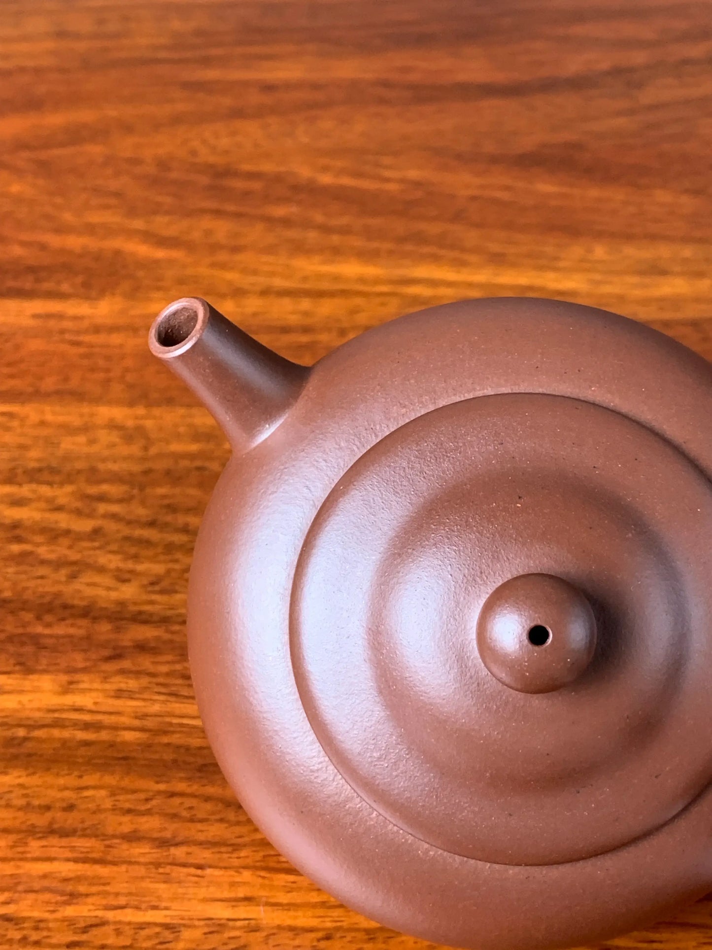 the spout of the yixing teapot shape yuan zhu