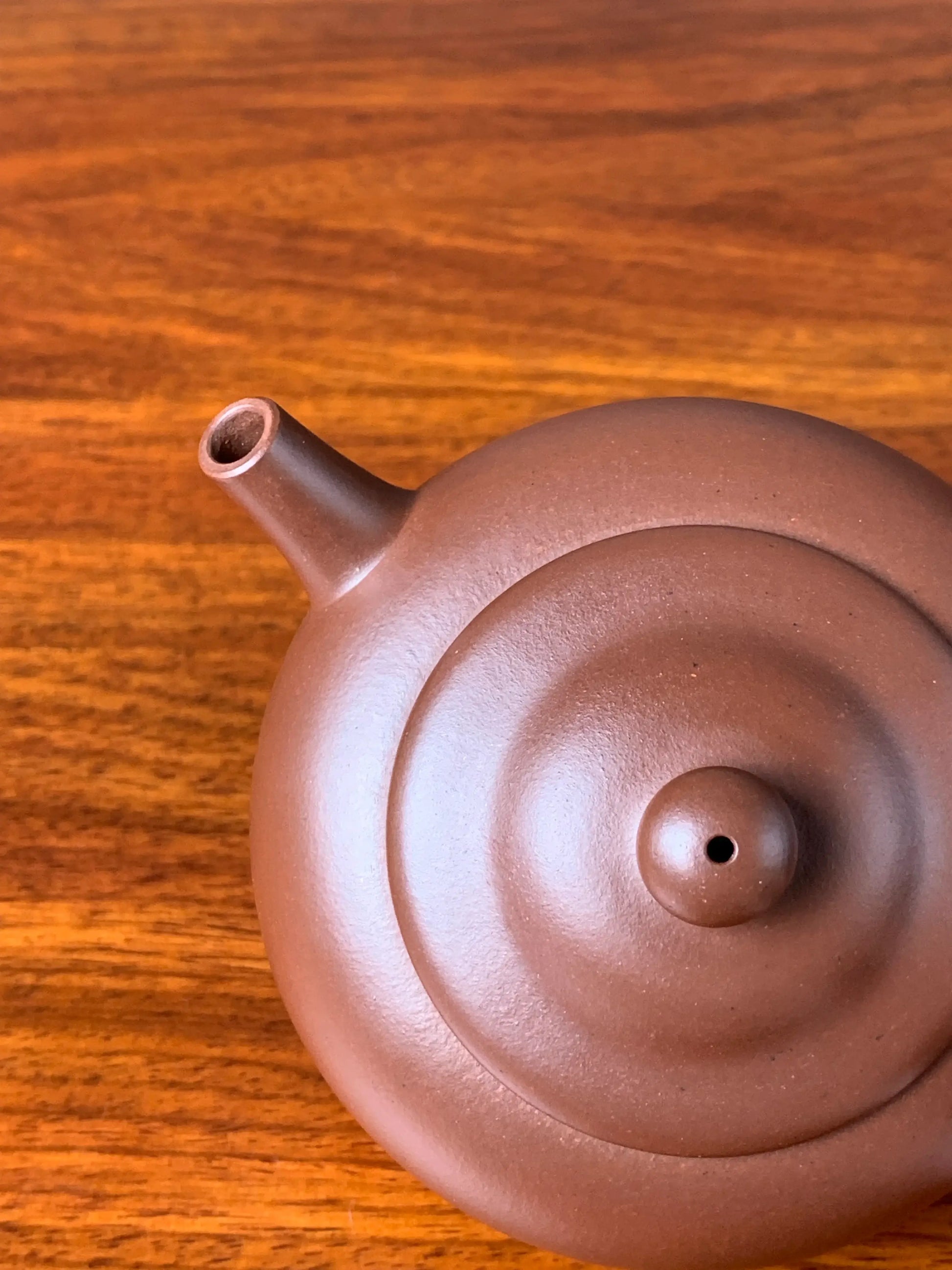 the spout of the yixing teapot shape yuan zhu