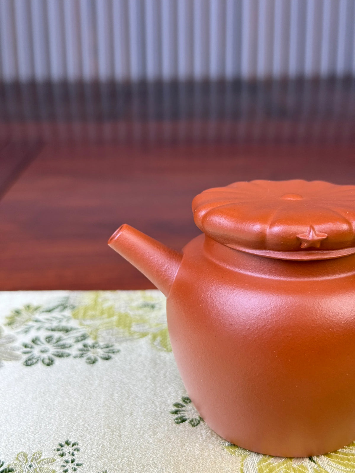 the spout of the handmade yixing teapot jun hat