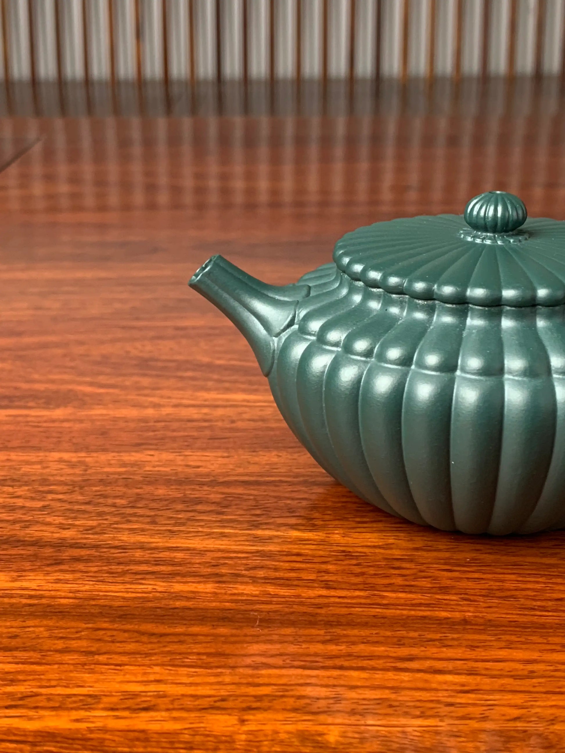 the spout of the teapot zisha yun bian full handmade by teapot master