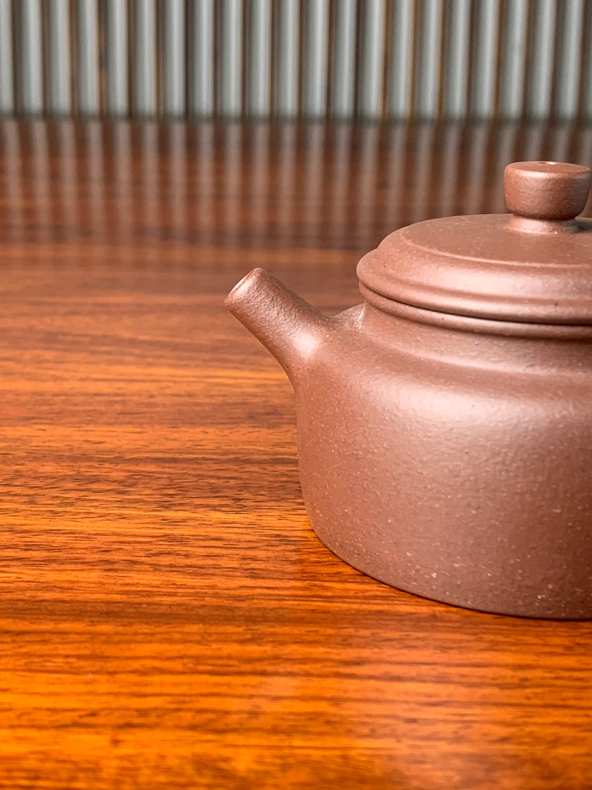 the spout of the yixing zisha teapot de zhong