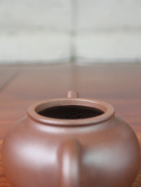 the mouth of te zisha teapot right view