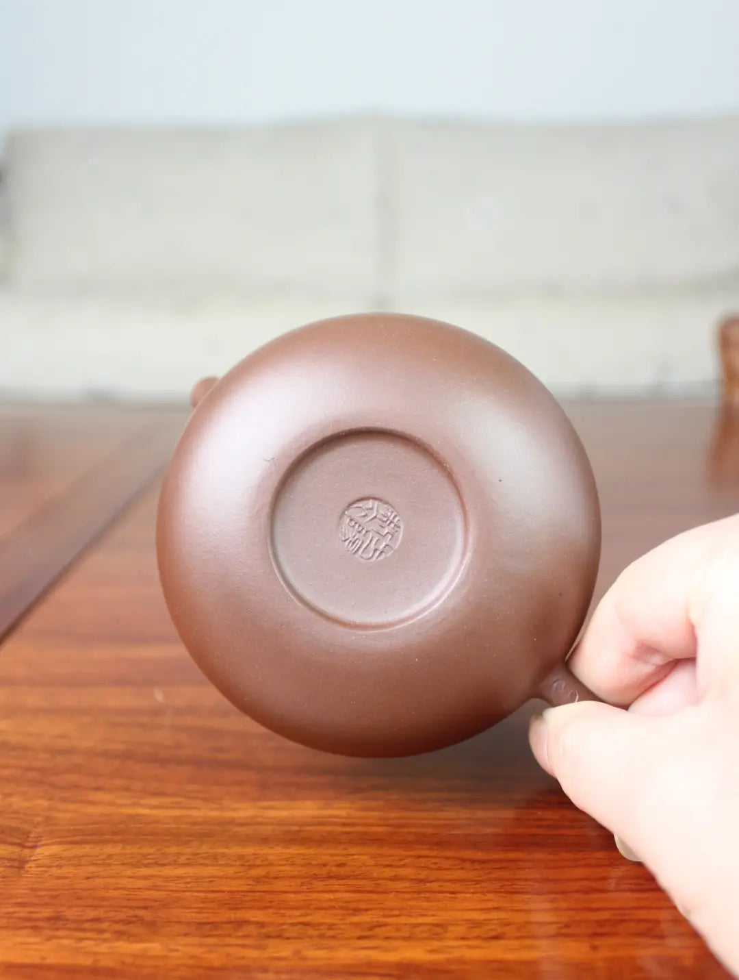 the bottom of the zisha teapot