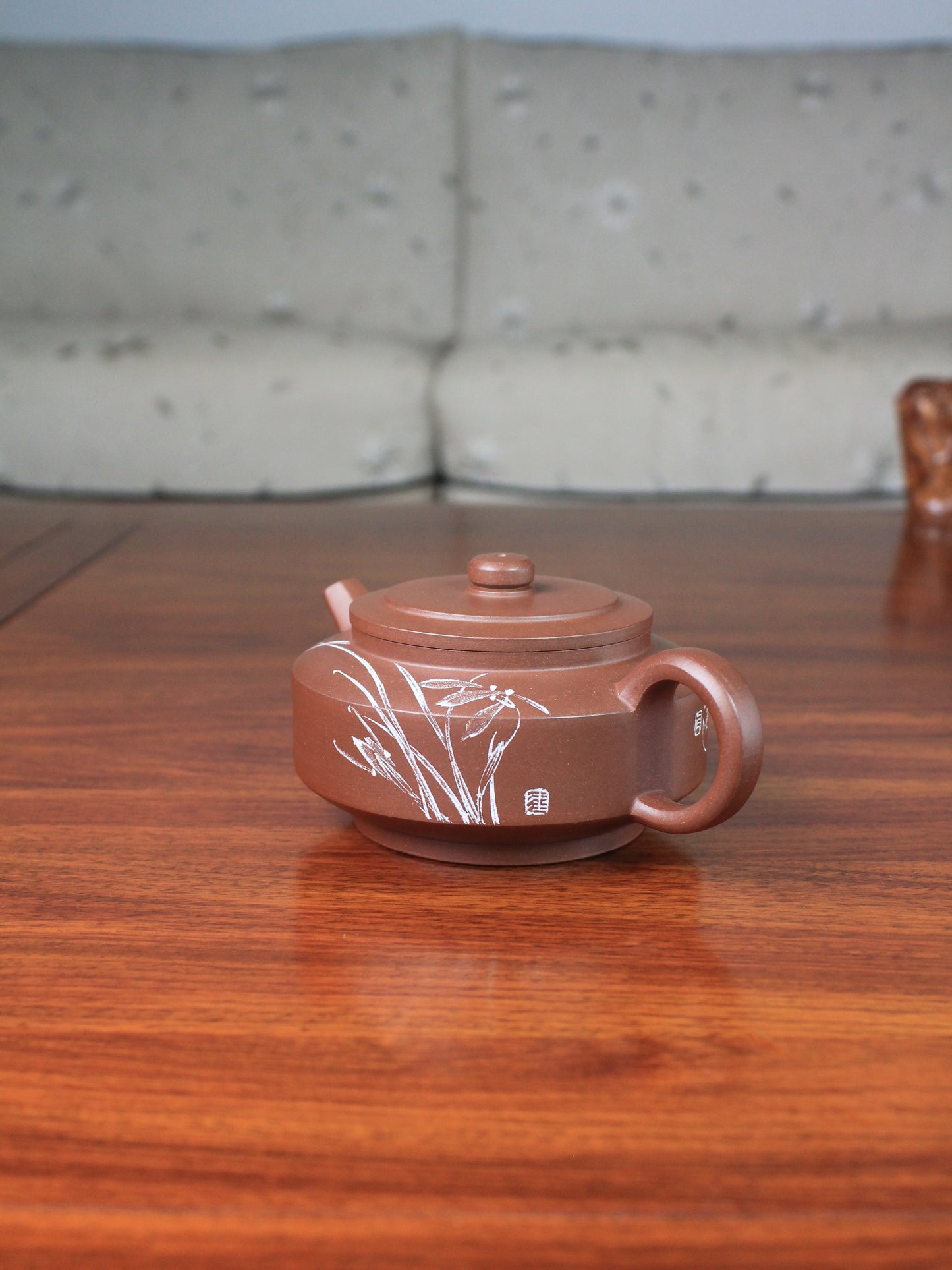 pattern on the expensive teapot artwork